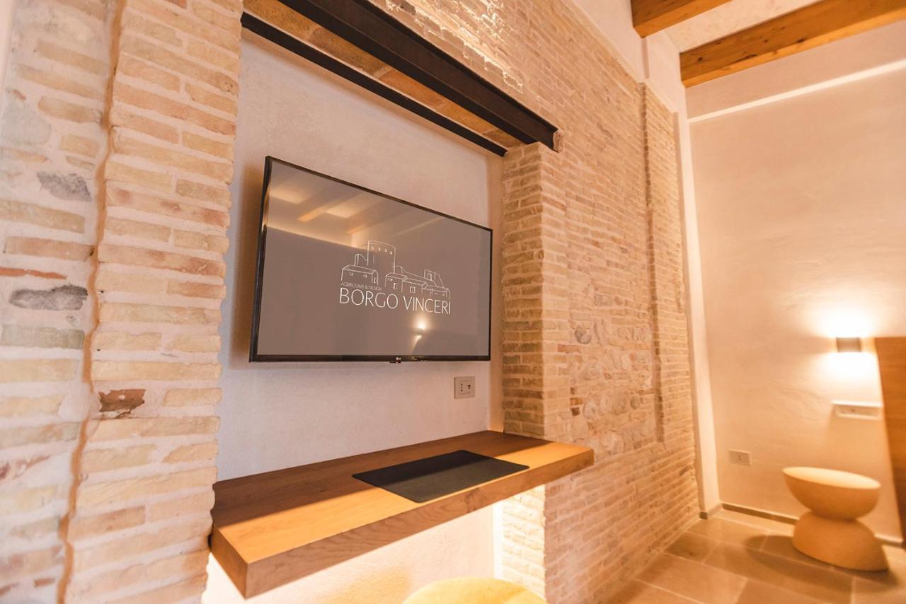 Borgo Vinceri Villa ลูเชรา ภายนอก รูปภาพ